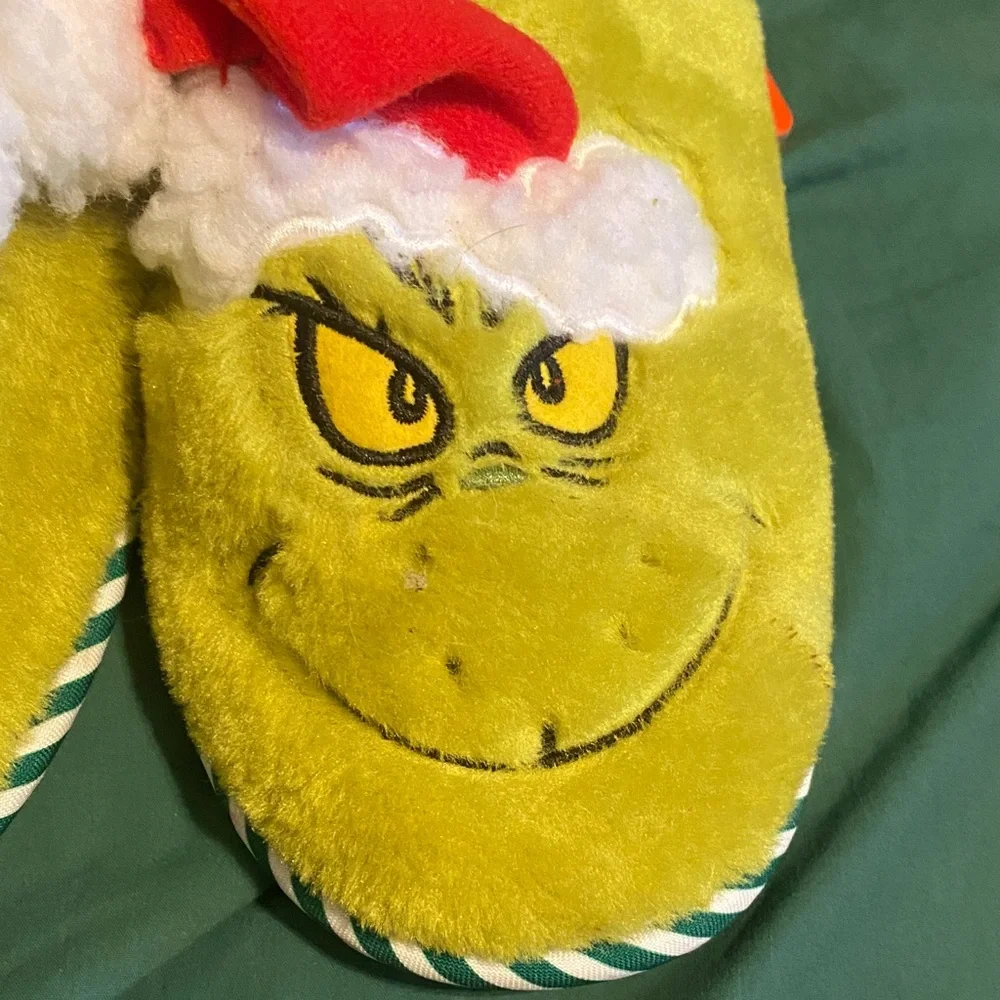 NEW The Grinch Fuzzy Slippers with Santa Hat size 4/5